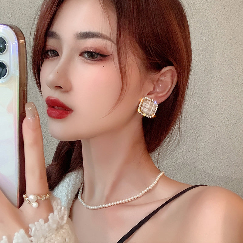1 Pair Retro Lady Stud Earrings Quality Alloy Inlay Rhinestones Tetragonum Earrings Fashion Jewellery Best Birthday Gift E1154