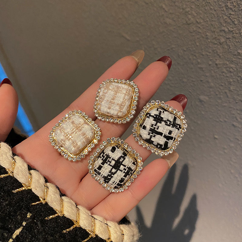 1 Pair Retro Lady Stud Earrings Quality Alloy Inlay Rhinestones Tetragonum Earrings Fashion Jewellery Best Birthday Gift E1154