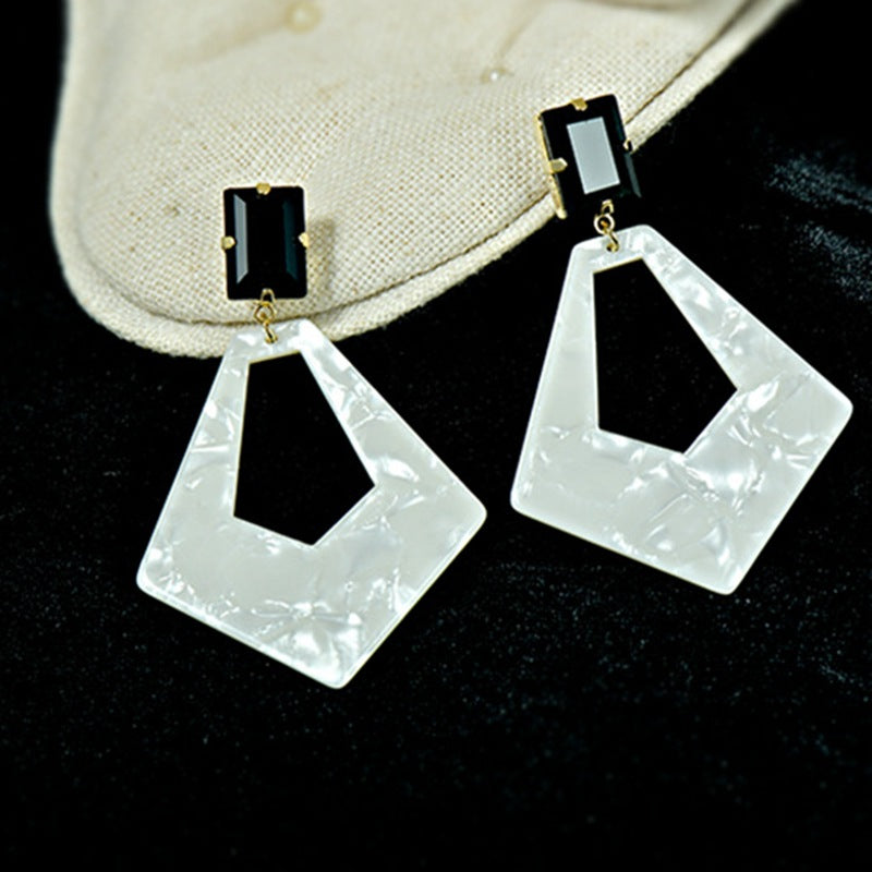 1 Pair Fashion Women Geometric Earrings Quality Acrylic Retro Drop Earrings Exaggerated Stud Earrings Best Birthday E1346