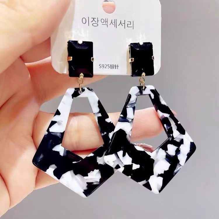 1 Pair Fashion Women Geometric Earrings Quality Acrylic Retro Drop Earrings Exaggerated Stud Earrings Best Birthday E1346