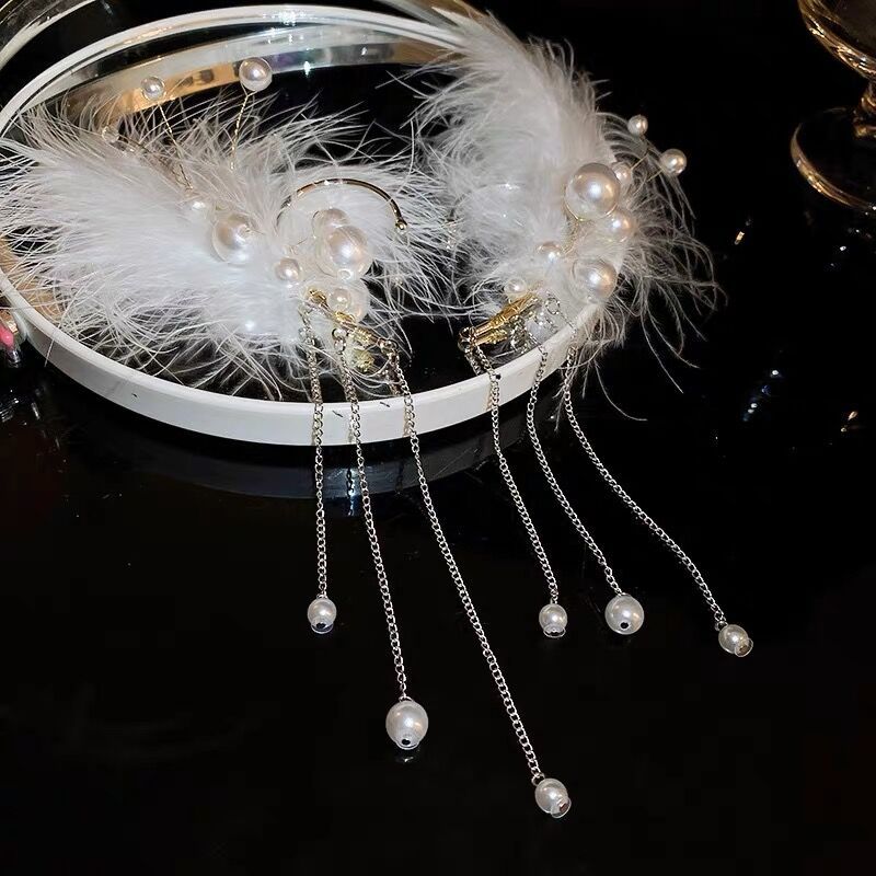 1 Pair Retro Lady Feather Earhook Earrings Quality Faux Pearl Exaggerated Drop Earrings Fashion Accessories Best Birthday Gift E1524